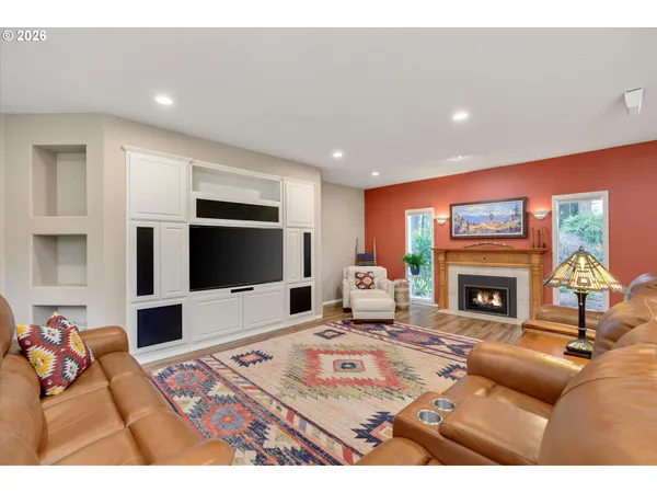 $1,249,900 | 17525 South Holly Lane, Oregon City, OR 97045