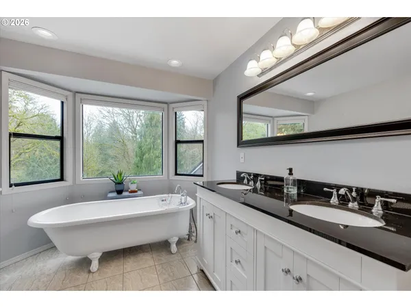 $1,249,900 | 17525 South Holly Lane, Oregon City, OR 97045