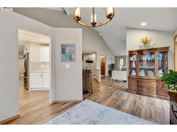 $1,249,900 | 17525 South Holly Lane, Oregon City, OR 97045