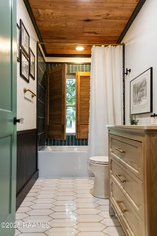 $839,500 | 103 South Southlawn Drive, Lafayette, LA 70503