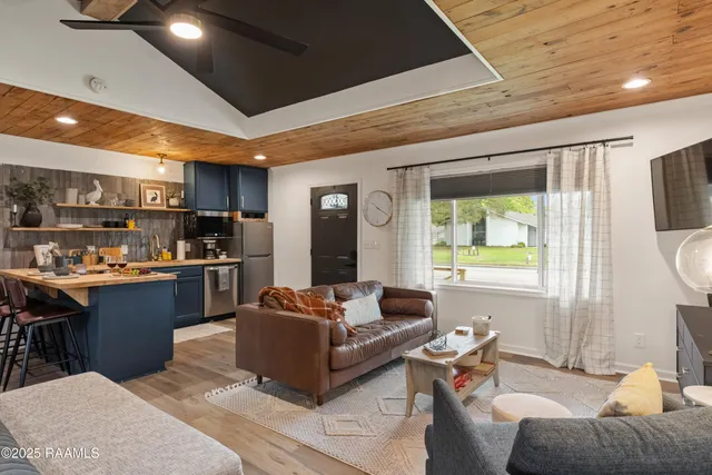 $839,500 | 103 South Southlawn Drive, Lafayette, LA 70503