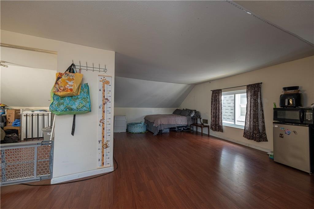 33 5th Street Pittsburgh, PA 15215 - Photo 19 of 32 a living room with furniture and a flat screen tv