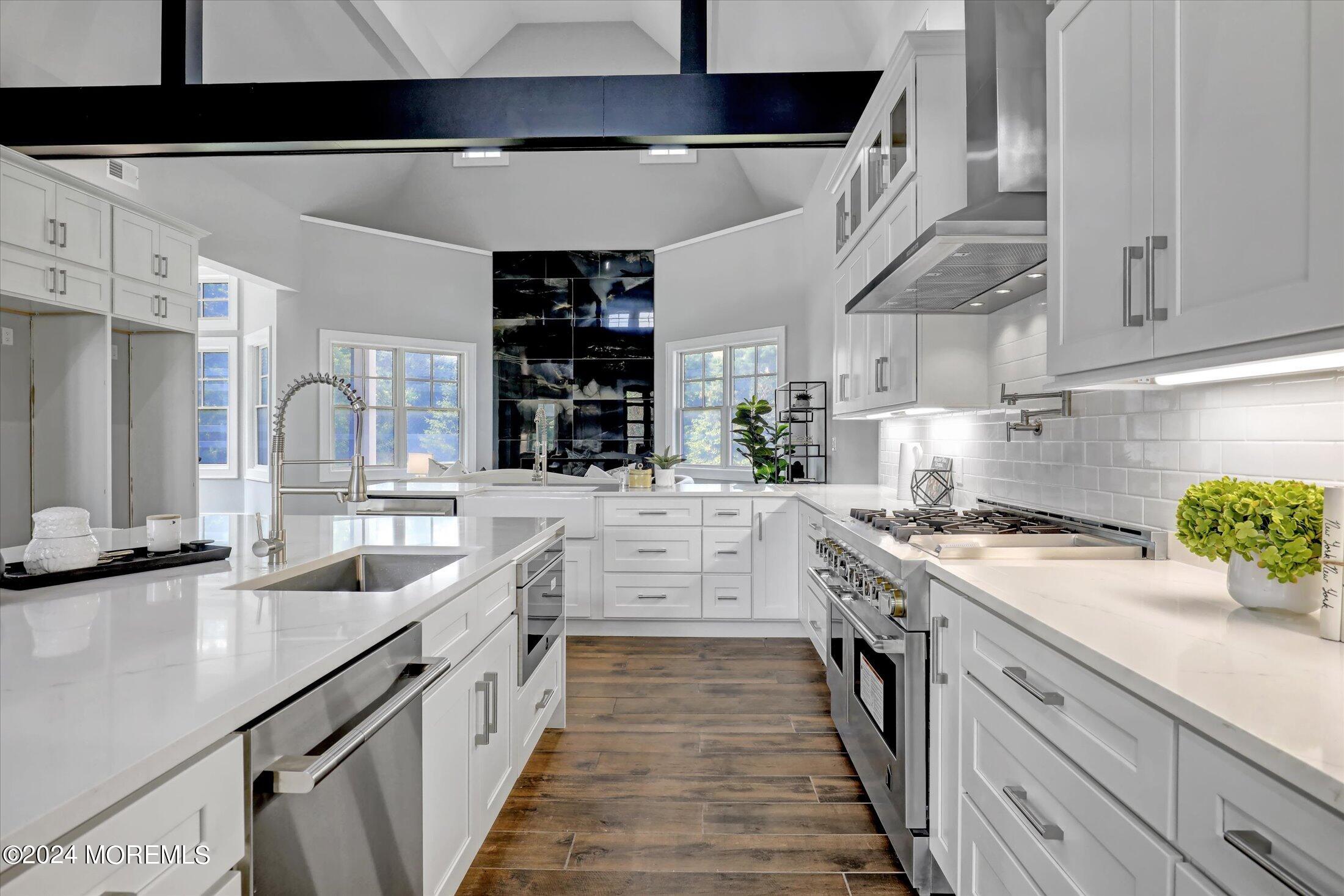546 Locust Point Road Rumson, NJ 07760 - Photo 14 of 48 12-Kitchen