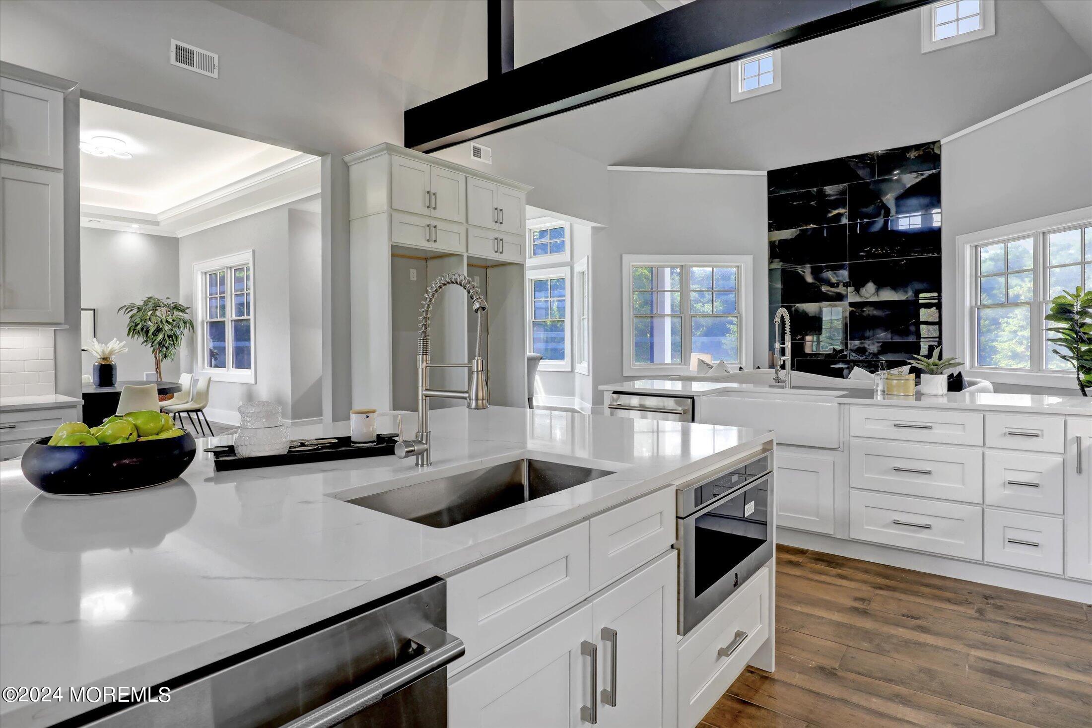 546 Locust Point Road Rumson, NJ 07760 - Photo 17 of 48 17-Kitchen