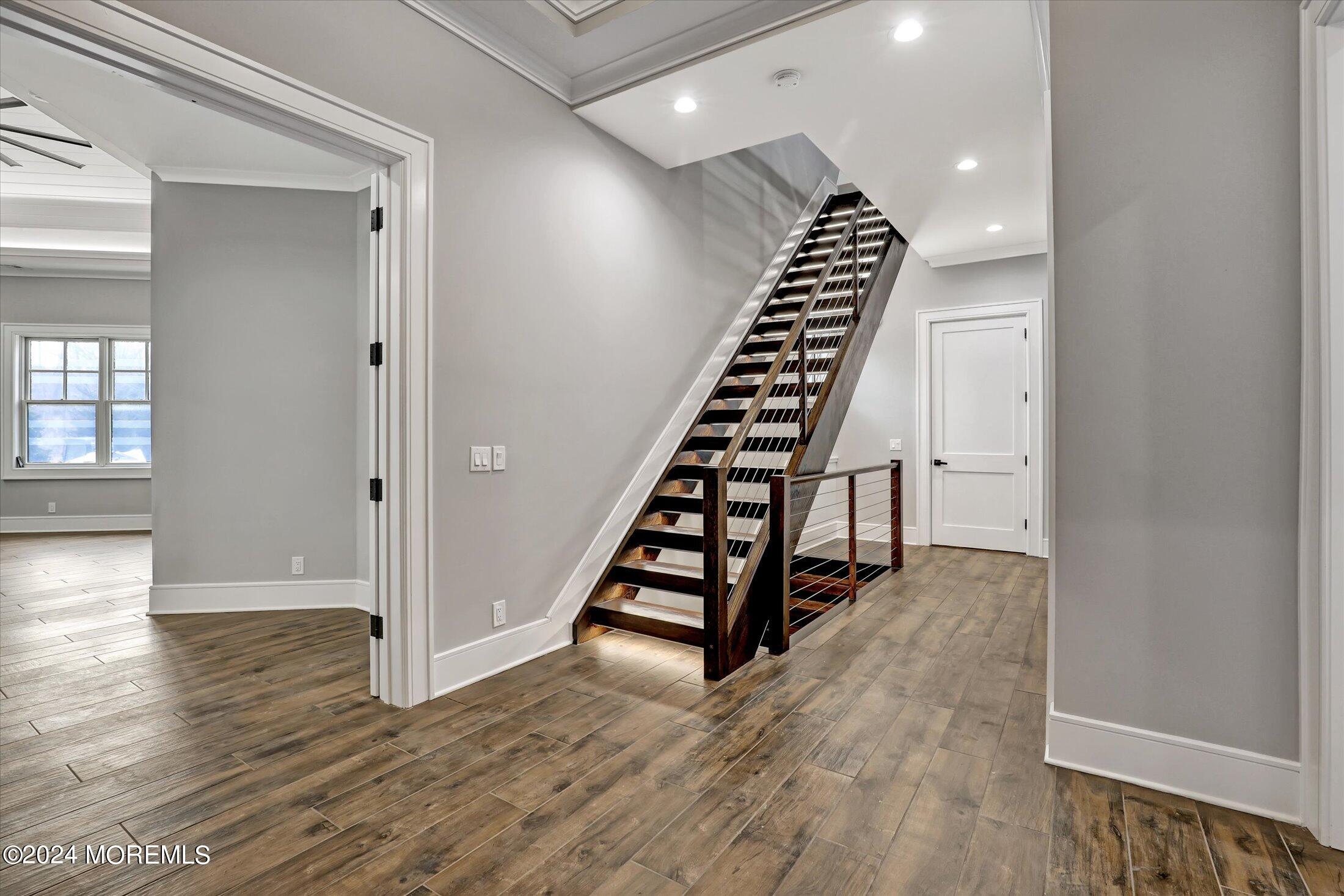 546 Locust Point Road Rumson, NJ 07760 - Photo 35 of 48 25-Hallway