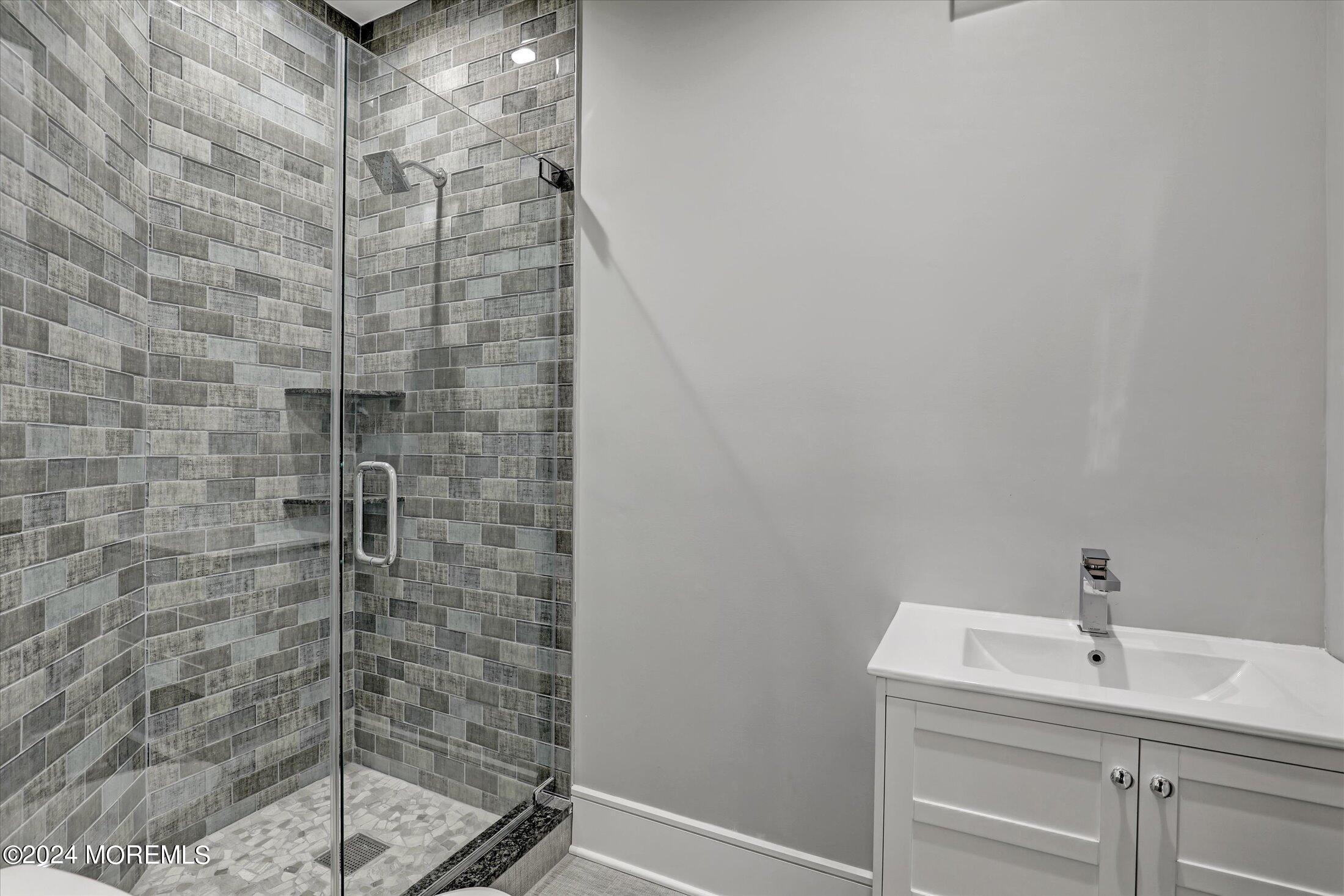 546 Locust Point Road Rumson, NJ 07760 - Photo 40 of 48 31-Bathroom