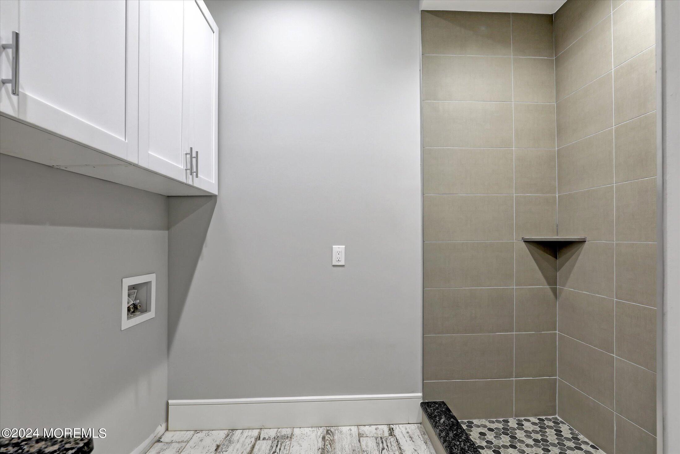 546 Locust Point Road Rumson, NJ 07760 - Photo 46 of 48 37-Laundry