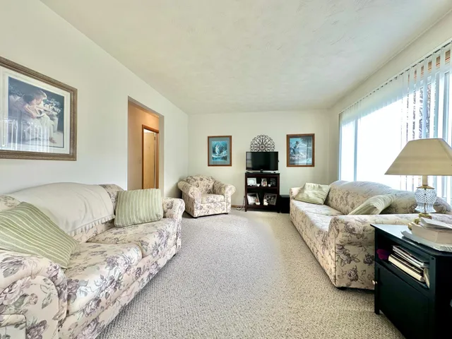 $300,000 | 6116 Ridge Drive, Woodbury, MN 55125