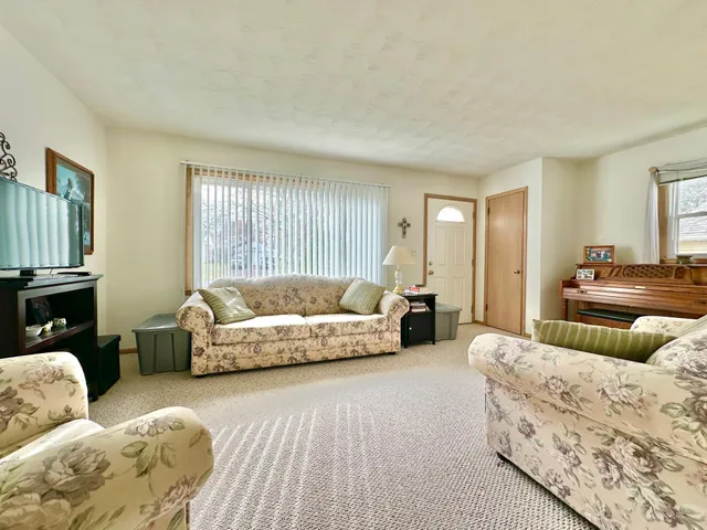 $300,000 | 6116 Ridge Drive, Woodbury, MN 55125