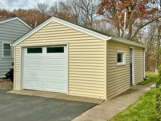 $300,000 | 6116 Ridge Drive, Woodbury, MN 55125