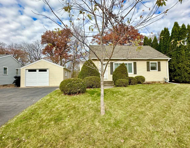 $300,000 | 6116 Ridge Drive, Woodbury, MN 55125