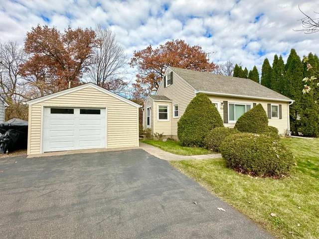 $300,000 | 6116 Ridge Drive, Woodbury, MN 55125