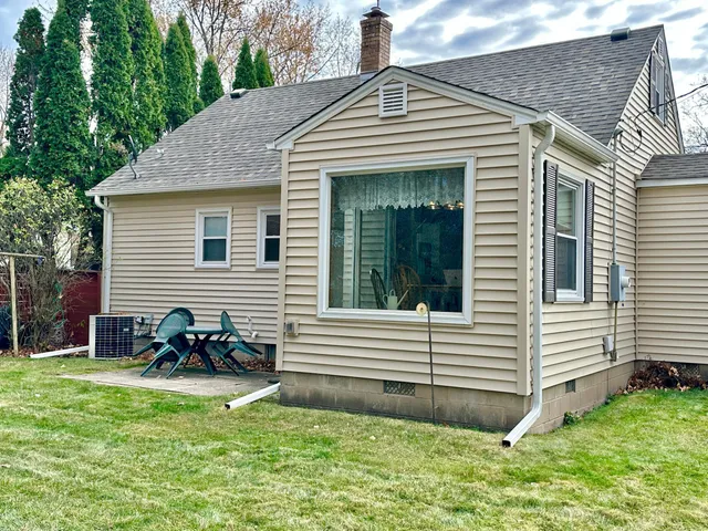 $300,000 | 6116 Ridge Drive, Woodbury, MN 55125