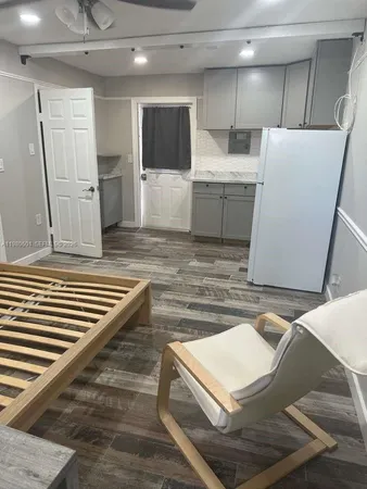 $1,650 | 6837 Southwest 39th Terrace, Unit B, Miami, FL 33155