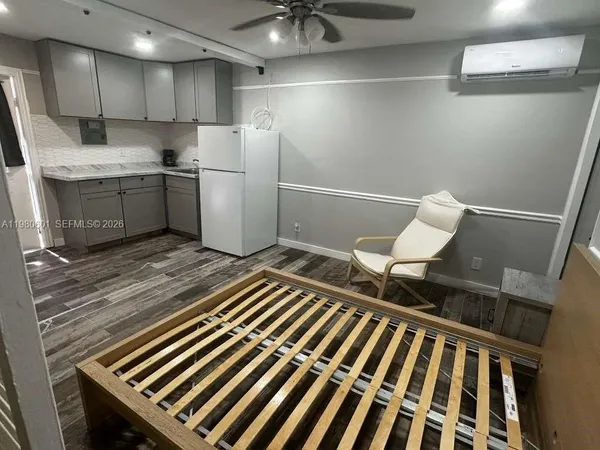 $1,650 | 6837 Southwest 39th Terrace, Unit B, Miami, FL 33155