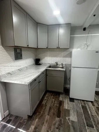 $1,650 | 6837 Southwest 39th Terrace, Unit B, Miami, FL 33155