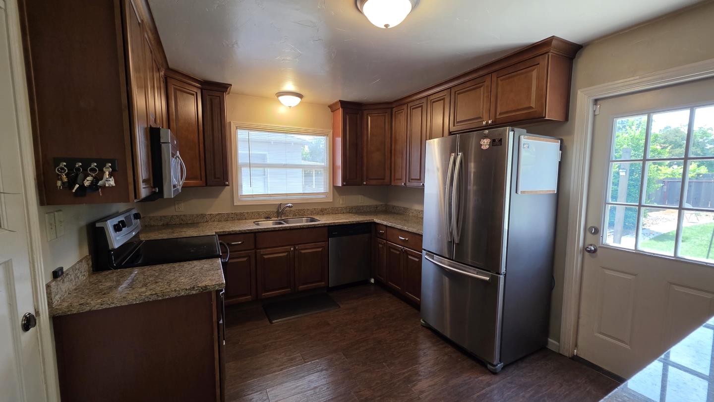 720 South Rose Street Turlock, CA 95380 - Photo 7 of 15