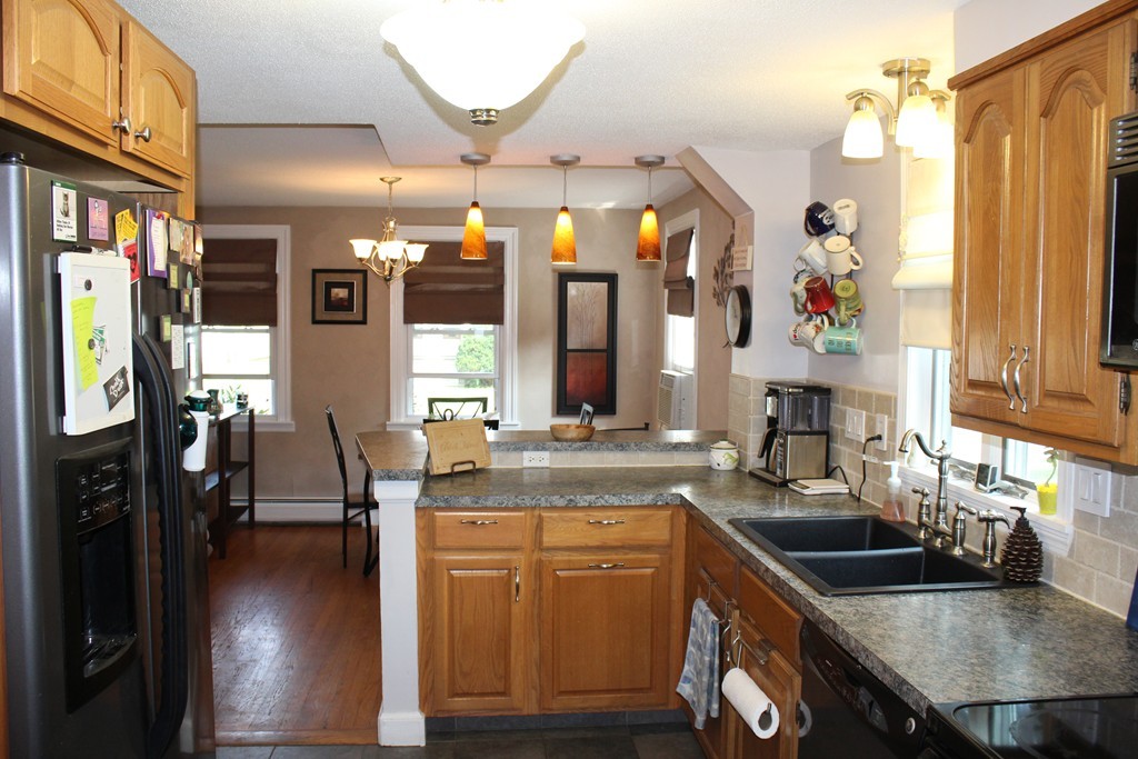 33 Maple Street West Springfield, MA 01089 - Photo 2 of 20 Gallery Image 2