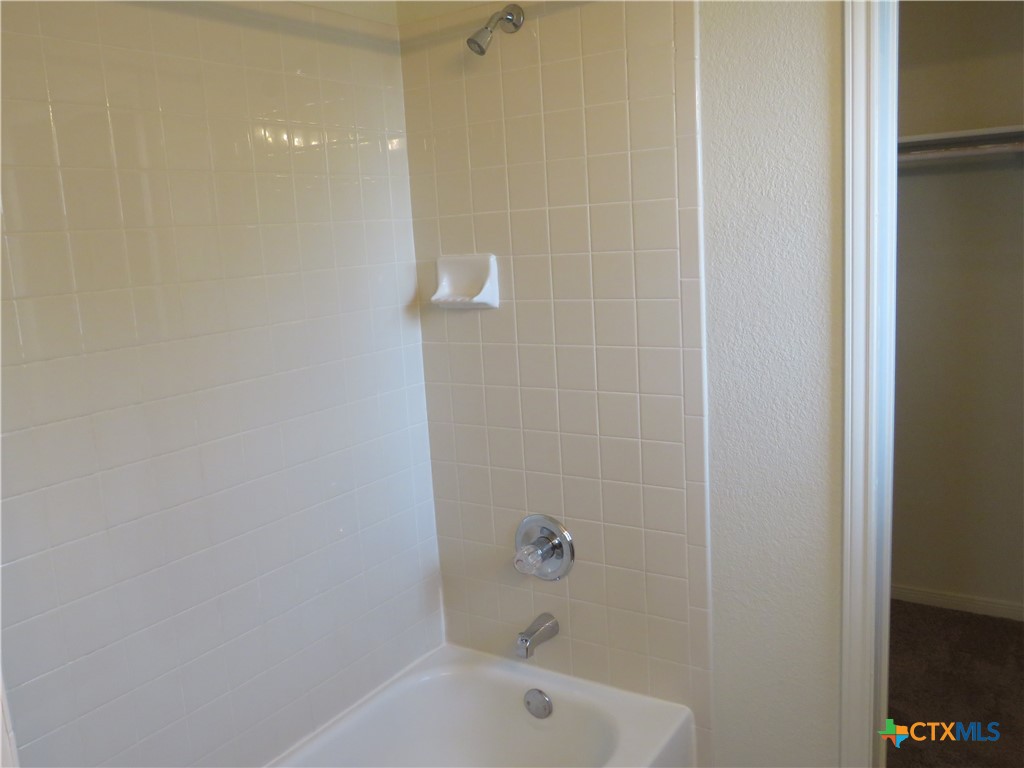 5804 Hamza Circle Killeen, TX 76542 - Photo 15 of 18 a bathroom with a bathtub