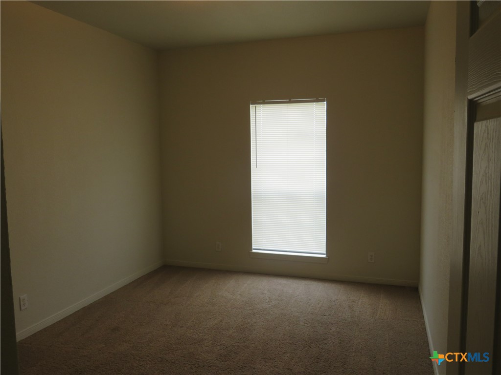 5804 Hamza Circle Killeen, TX 76542 - Photo 17 of 18 an empty room with a window