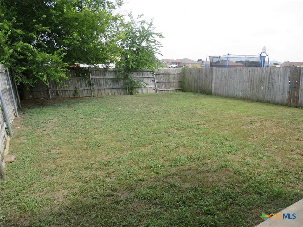 5804 Hamza Circle Killeen, TX 76542 - Photo 2 of 18 a view of a backyard