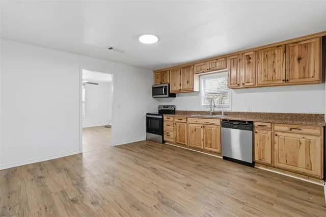 $1,050 | 920 West Ford Street, Denison, TX 75020