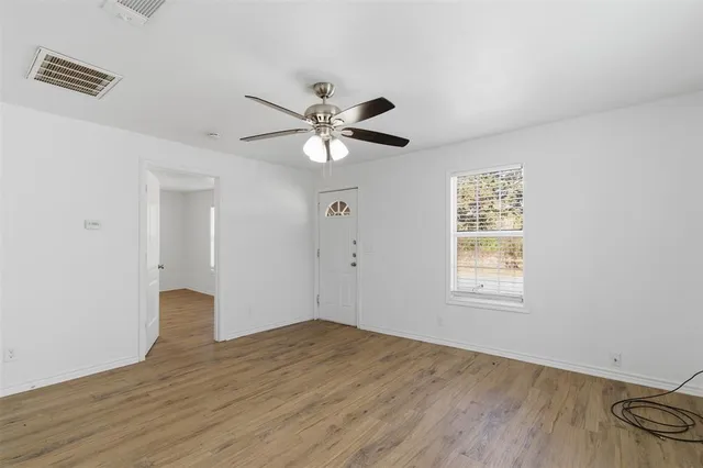 $1,050 | 920 West Ford Street, Denison, TX 75020