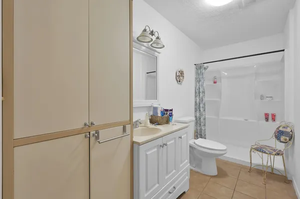 $575,000 | 9141-9145 Oak Arbor Drive, Conroe, TX 77384