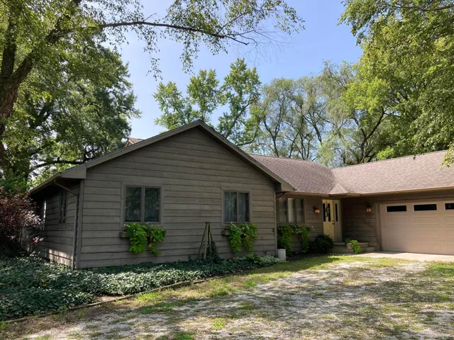 $579,900 | 1530 West Clark Street, Rensselaer, IN 47978