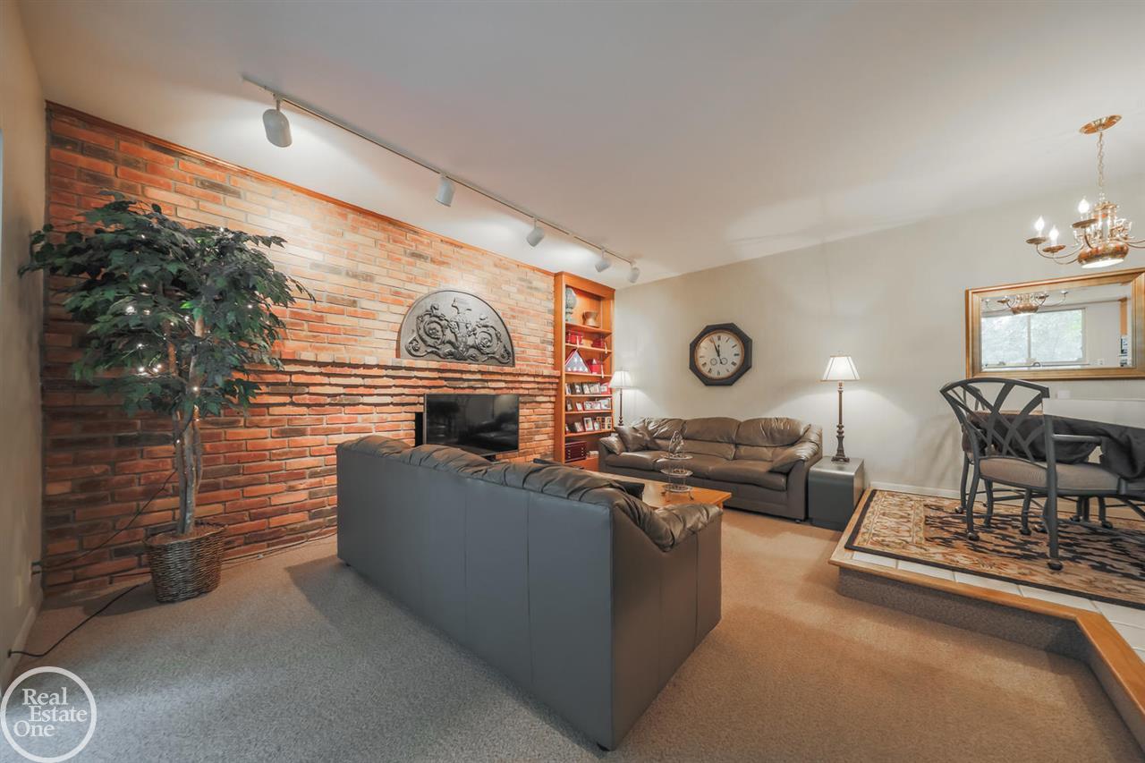 5517 Commerce Road West Bloomfield, MI 48324 - Photo 26 of 33 31363233-25.JPG