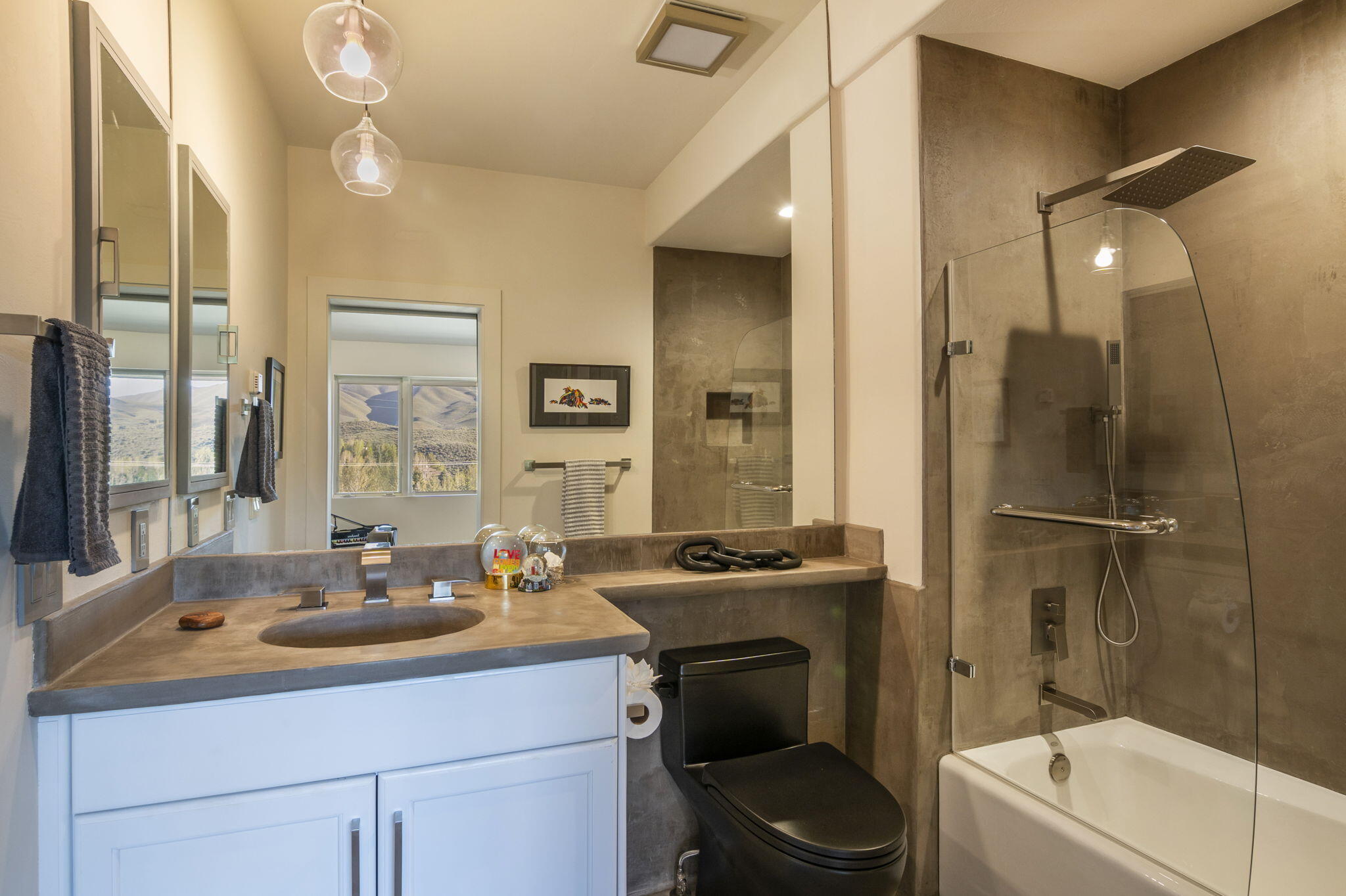 316 Juniper Road Sun Valley, ID 83353 - Photo 23 of 43 Bathroom #2