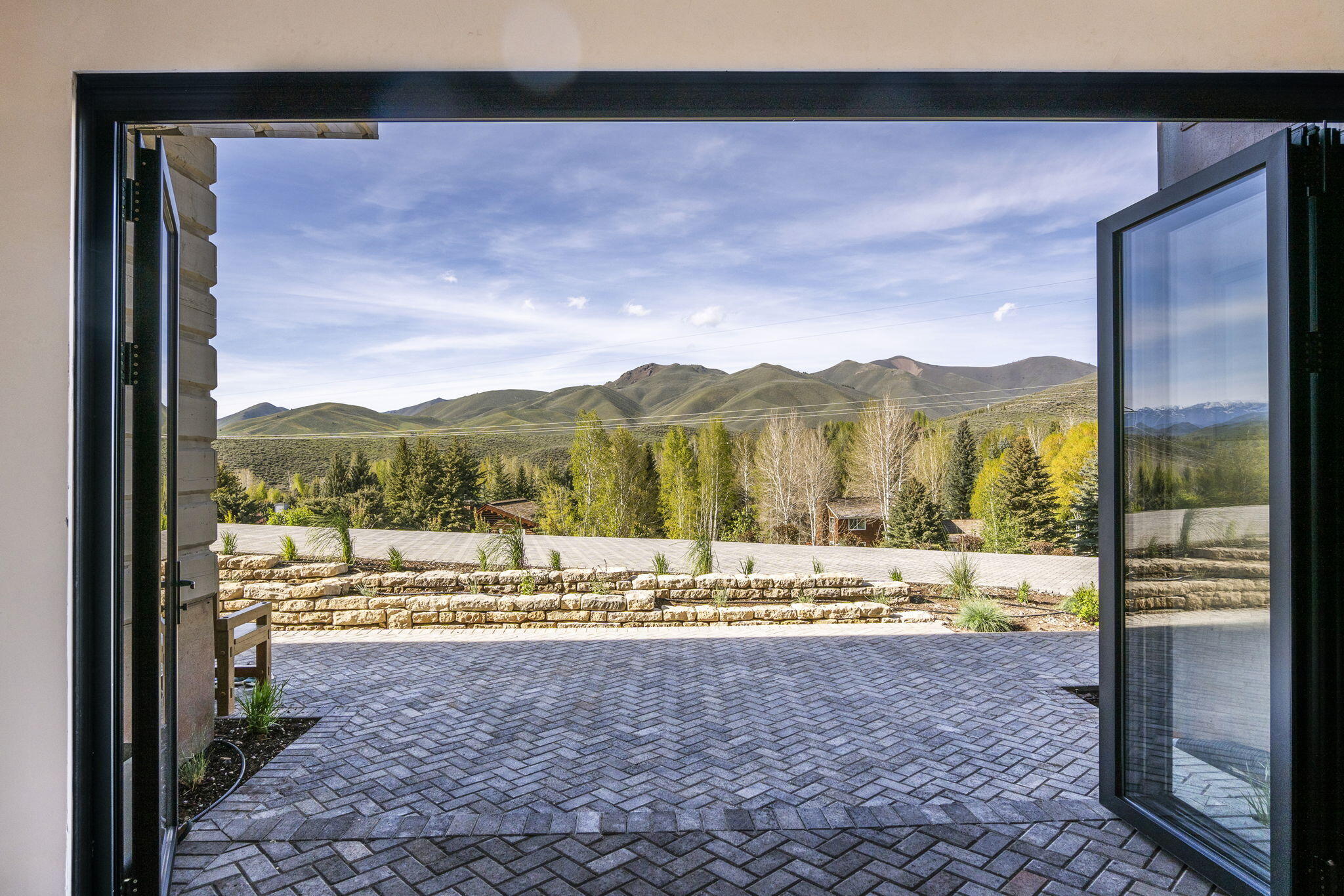 316 Juniper Road Sun Valley, ID 83353 - Photo 4 of 43 Living Room - Full Outside View