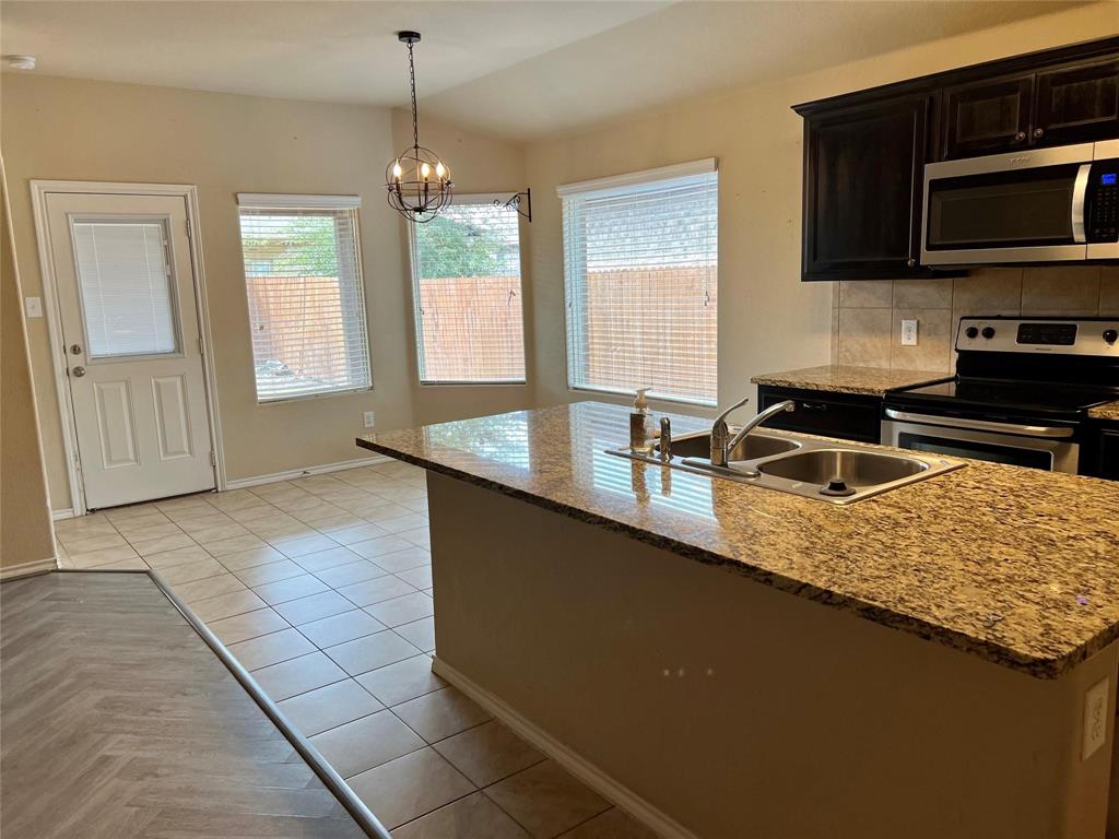 657 Cameron Way Azle, TX 76020 - Photo 6 of 24