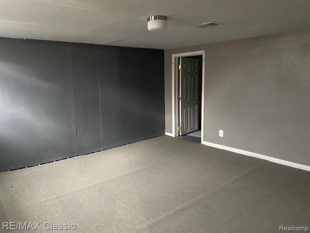 112 East Hickory Grove Road Bloomfield Hills, MI 48304 - Photo 3 of 19