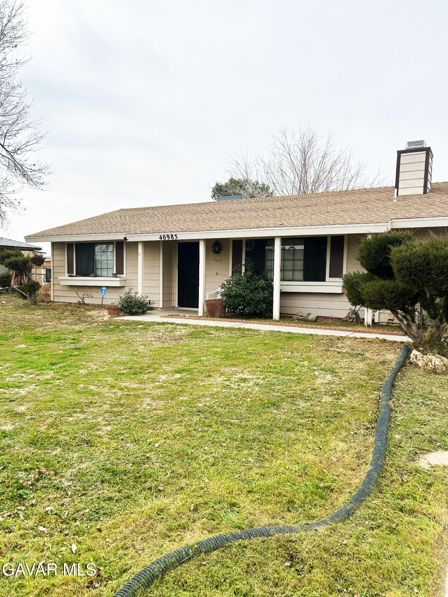 40985 174th Street East Lancaster, CA 93535 - Photo 11 of 33 a front view of house with yard