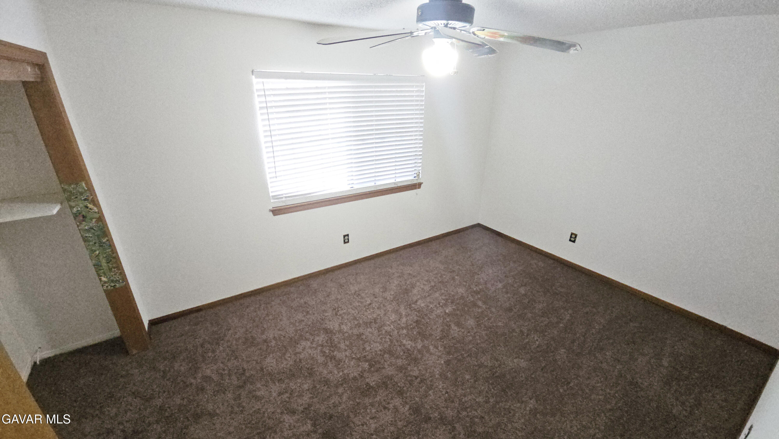 40985 174th Street East Lancaster, CA 93535 - Photo 24 of 33 en empty room with windows and chandelier fan