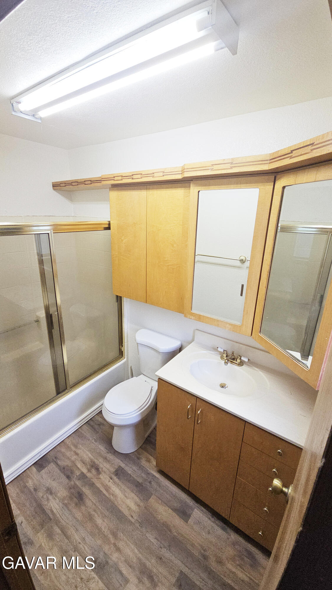 40985 174th Street East Lancaster, CA 93535 - Photo 27 of 33 a bathroom with a sink a toilet a mirror and shower