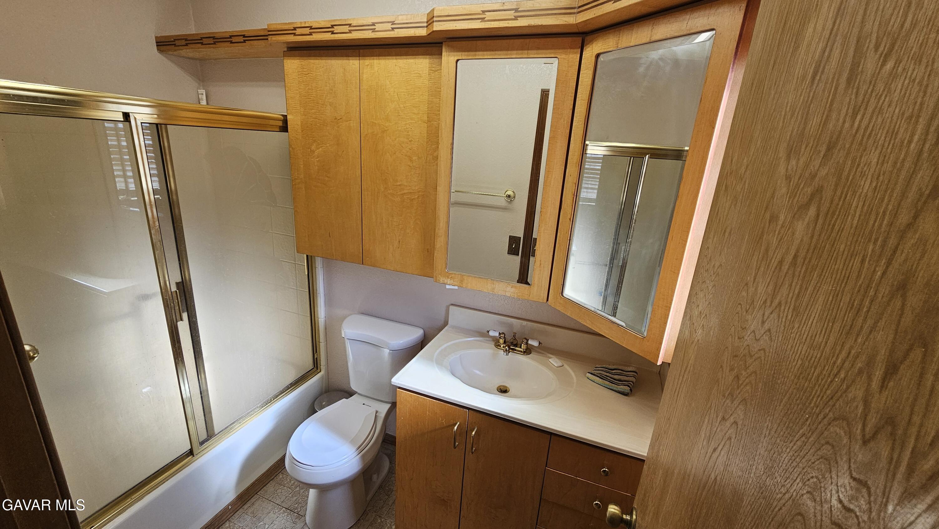 40985 174th Street East Lancaster, CA 93535 - Photo 28 of 33 Master Bathroom 2