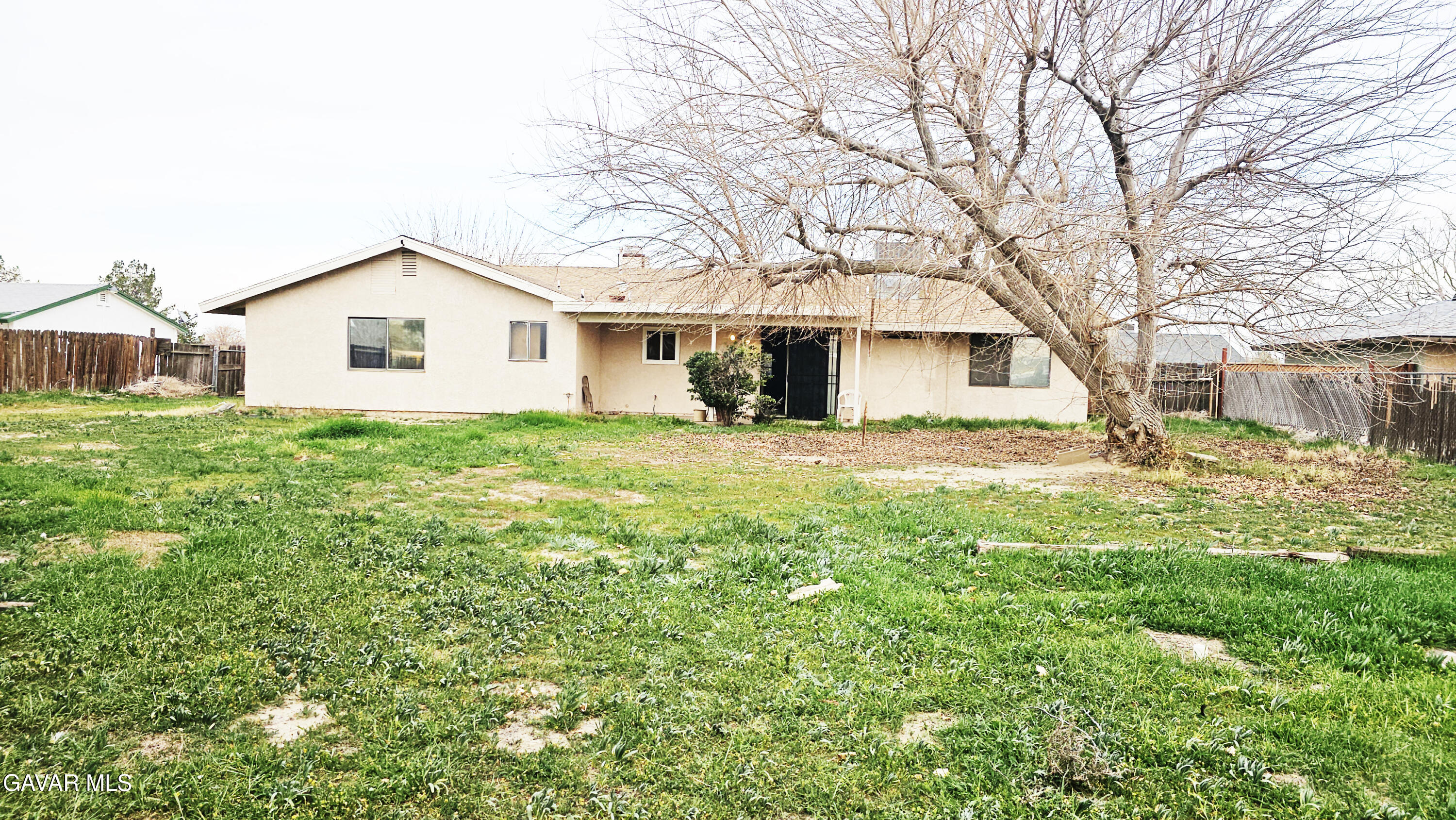 40985 174th Street East Lancaster, CA 93535 - Photo 7 of 33 a view of a house with a yard