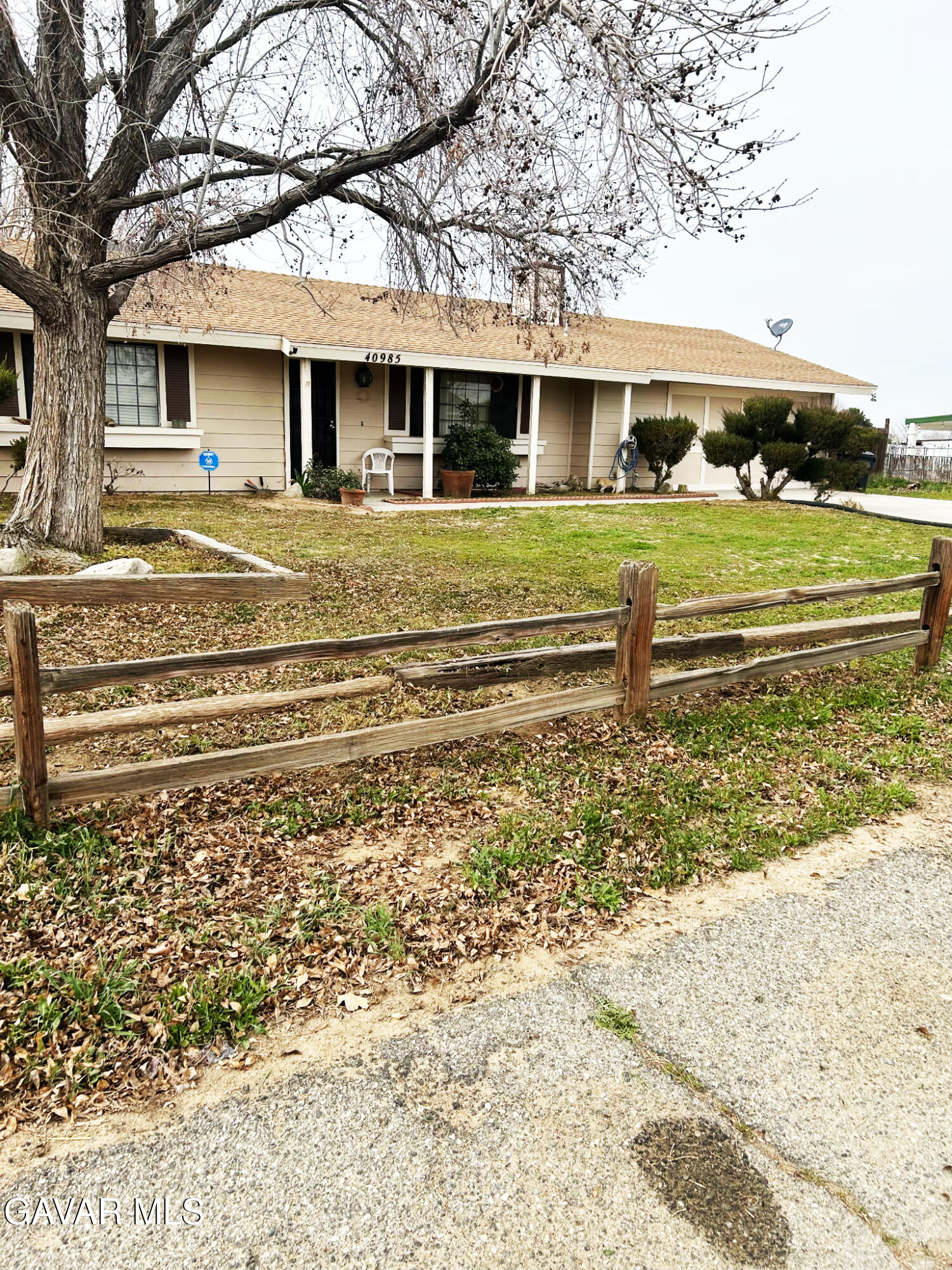 40985 174th Street East Lancaster, CA 93535 - Photo 10 of 33 a front view of a house with a yard