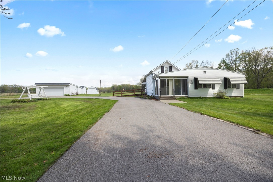 203 Annis Road Amherst, OH 44001 - Photo 2 of 50