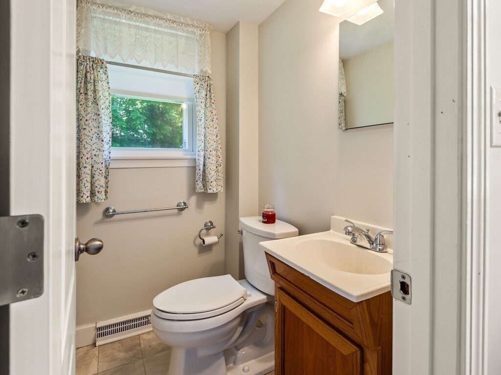 73 Birch Road Framingham, MA 01701 - Photo 6 of 33
