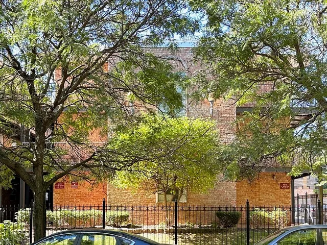 $1,150 | 4616 North Beacon Street, Unit 3H, Chicago, IL 60640