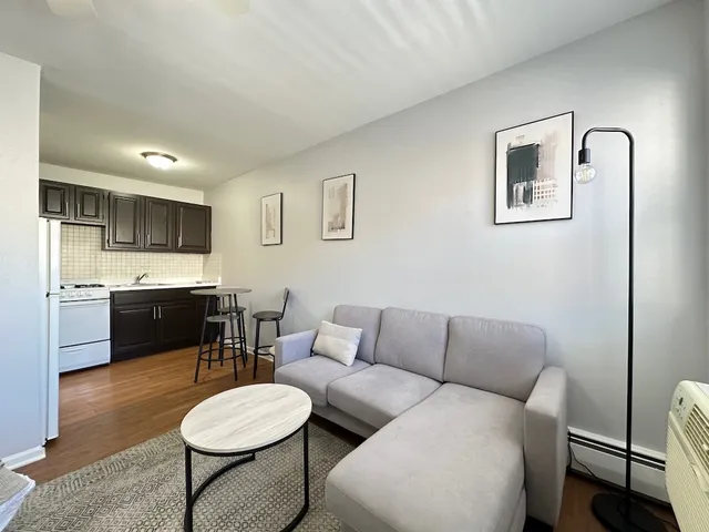 $1,150 | 4616 North Beacon Street, Unit 3H, Chicago, IL 60640