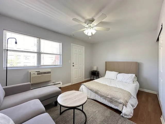 $1,150 | 4616 North Beacon Street, Unit 3H, Chicago, IL 60640