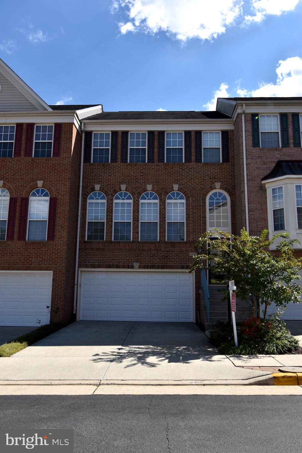 13571 Cedar Run Lane Herndon, VA 20171 - Photo 2 of 33 a front view of house with yard