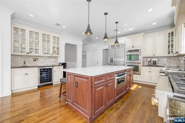 $2,195,000 | 4 Holland Avenue, Demarest, NJ 07627