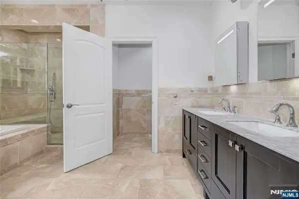 $2,195,000 | 4 Holland Avenue, Demarest, NJ 07627