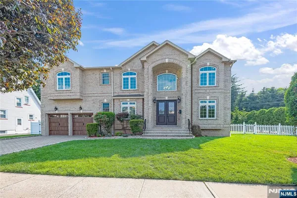 $2,195,000 | 4 Holland Avenue, Demarest, NJ 07627
