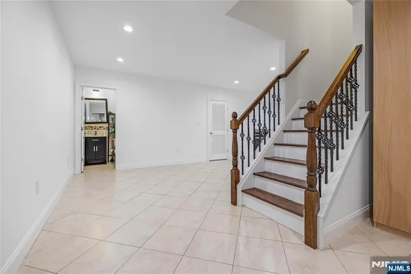 $2,195,000 | 4 Holland Avenue, Demarest, NJ 07627
